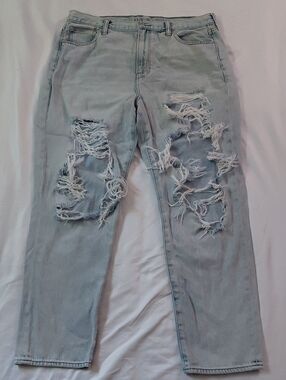 American Eagle Light Wash Distressed Mom Jean 14 Regular Cotton
